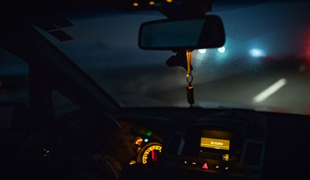 Ötször több a halálos baleset sötétedés után: Farkasvakság